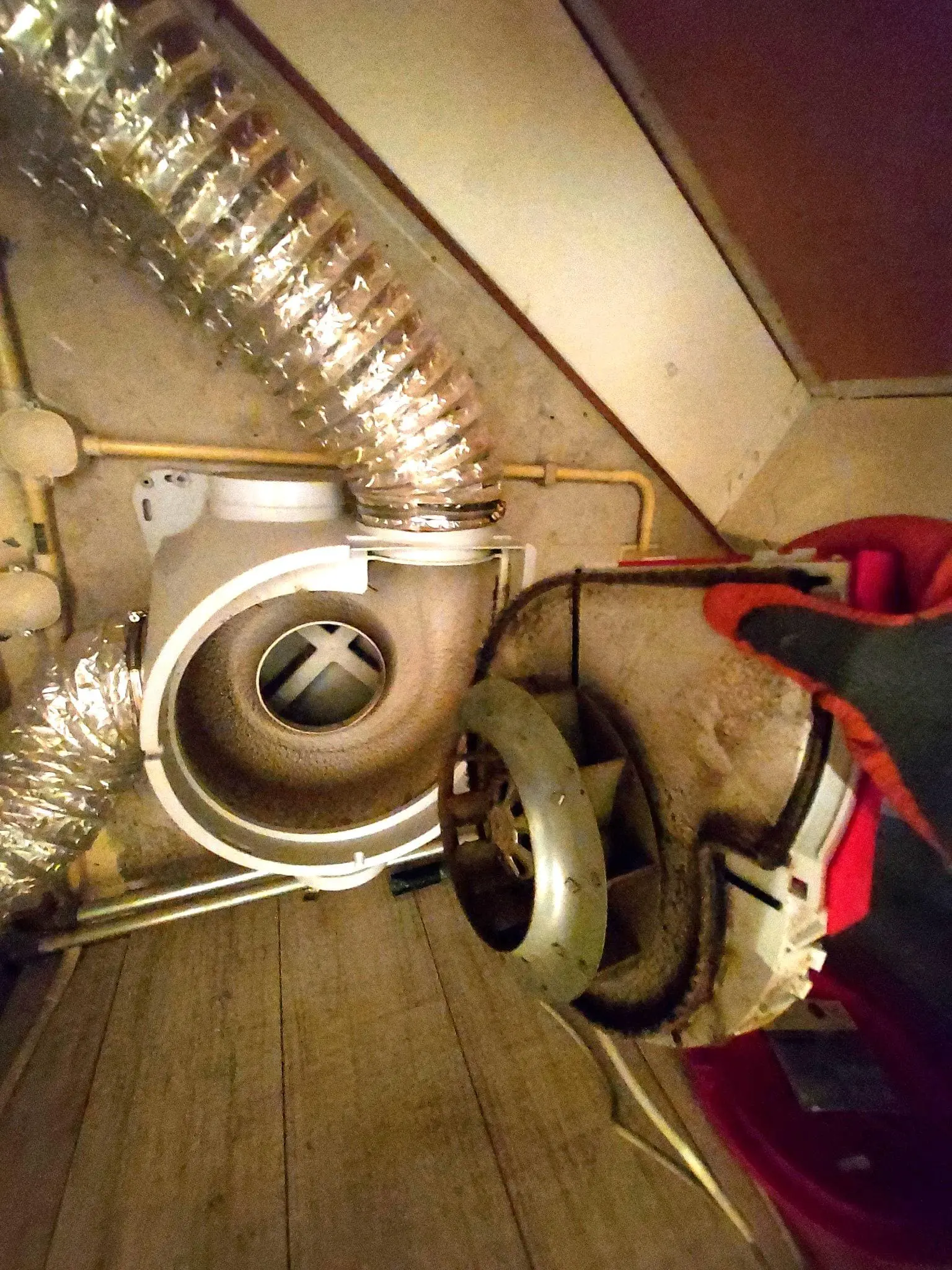 Vervuilde ventilatiebox inspecteren