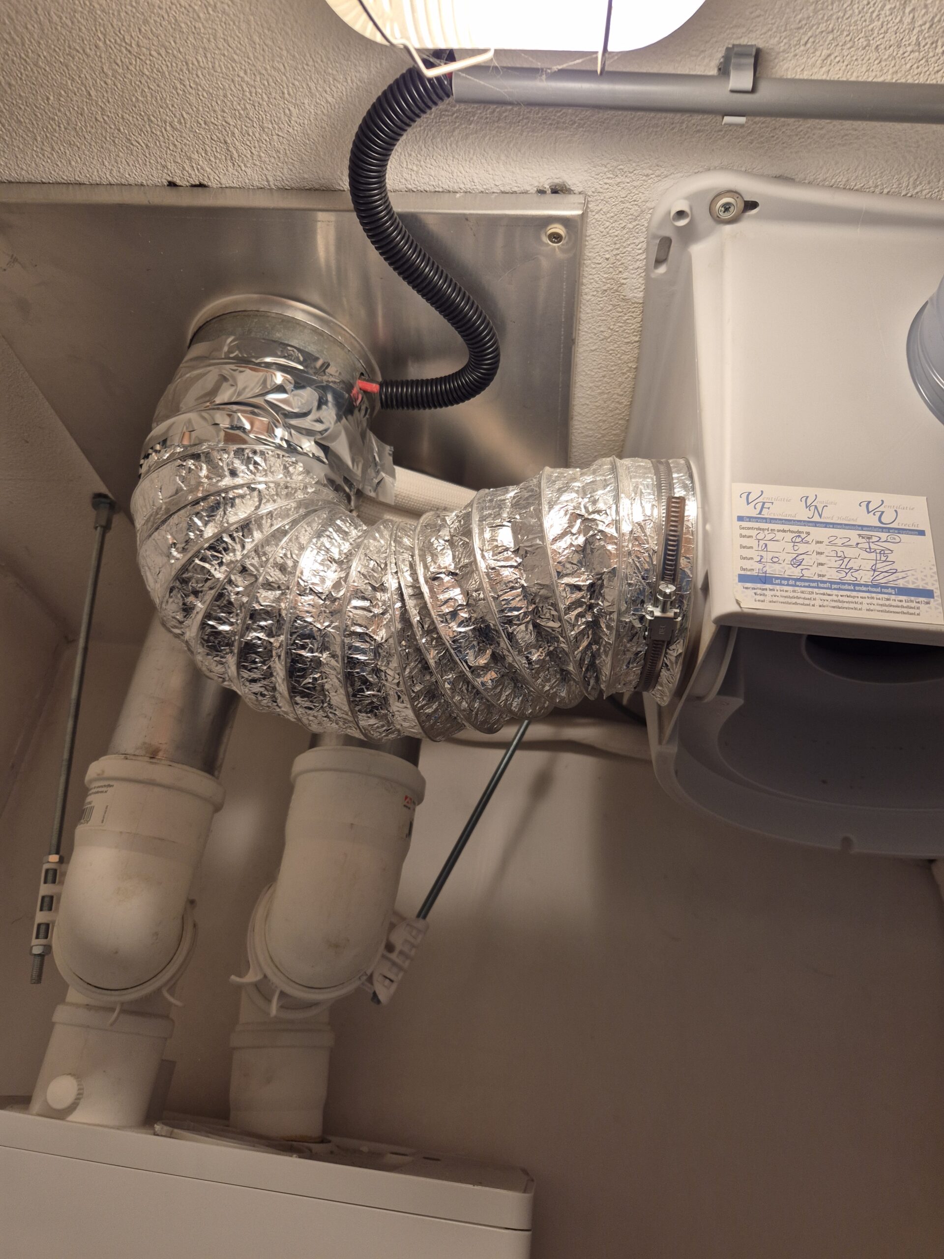 Zonnepanelen en ventilatie combineren - installatie detail